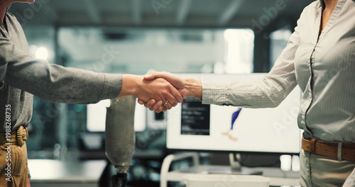 Foto Handshake, robotics and meeting with business people in office for engineering deal, success and thank you