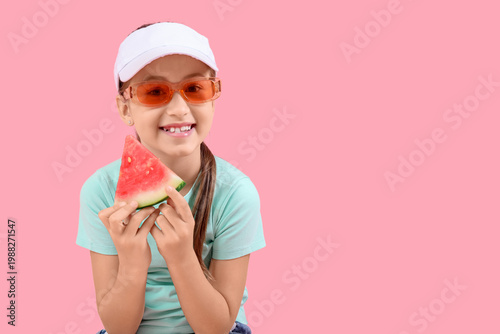 Happy little girl in sungla...