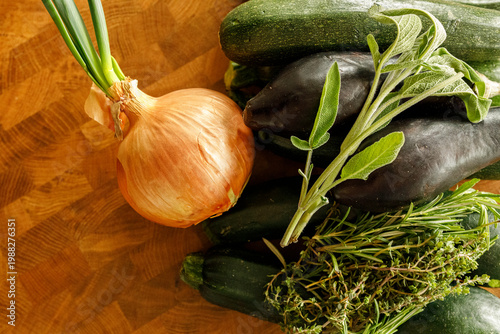 Close-up of fresh onion, zu...