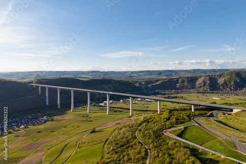 Wallpaper Mural Hochmoselbrücke und Skywalk Moselblick in Zeltingen-Rachtig Torontodigital.ca