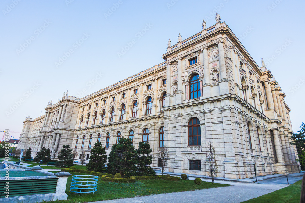 Fototapeta premium Grand Neo-Renaissance facade of the Natural History Museum (Naturhistorisches Museum) in Vienna.