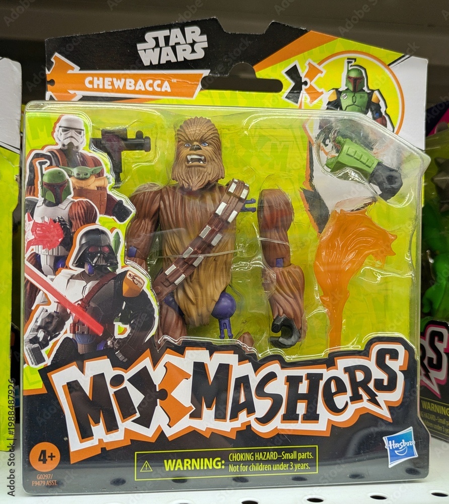 Naklejka premium Figura de acción de Chewbacca de Star Wars, puesta a la venta en estantería de tienda Carrefour en Madrid, España, 12 de marzo de 2026