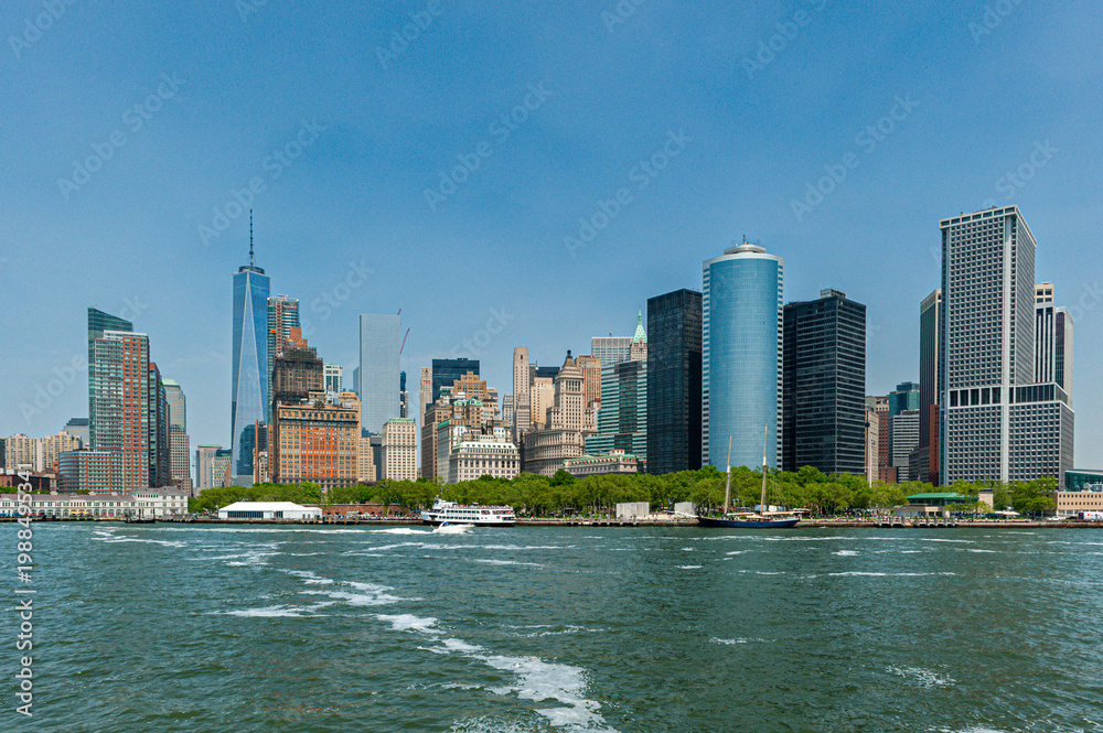 Naklejka premium Lower Manhattan Skyline View from the Water 
