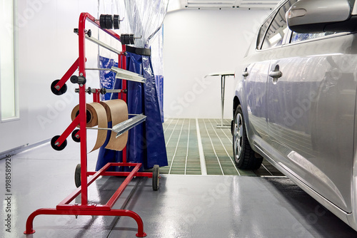 Εκτύπωση καμβά Car in painting booth in repair auto service shop, ready to be painted