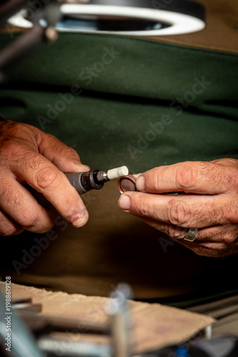 Schilderij op canvas taller artesano joyeria