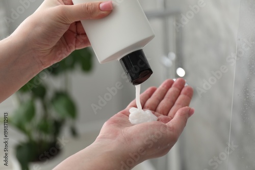 Cuadro en lienzo Woman pouring shampoo onto hand in bathroom, closeup