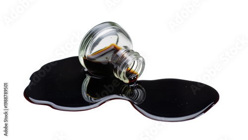 Foto Small glass bottle spilling dark brown liquid, isolated on transparent backgroun