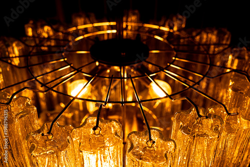 Foto Modern luxury chandelier with glass crystals and metal frame close up