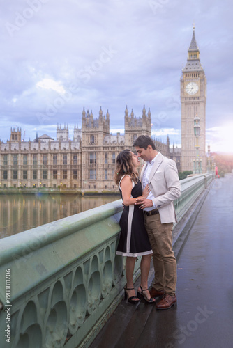 Happy couple spending time together in London city. Concepts about love, lifestyle and travel
