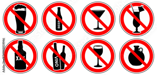 Set mit Alkoholverbot-Schildern und Piktogrammen für Bier, Wein, Cocktails und Spirituosen als skalierbare Vektorgrafik