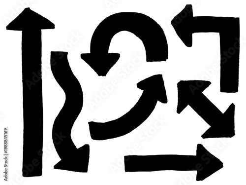 Colección de flechas dibujadas a mano estilo grunge. Conjunto de flechas sólidas estilo marcador grueso aisladas sobre fondo blanco. Iconos de flechas estilo tiza. Flechas negras para notas. Vector