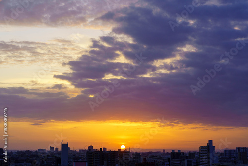 都市の夜明け　神戸市東灘区より