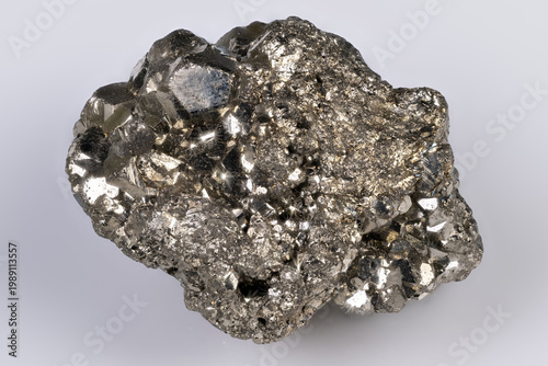 Tablou pe pânză Crystal cluster showcasing refined cubic facets