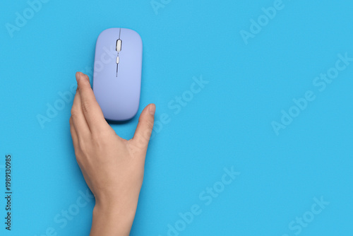 Female hand with modern wir...