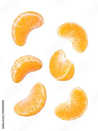 Tableau sur toile Fresh and juicy mandarin orange segments, ready to eat, scattered and isolated on transparent background