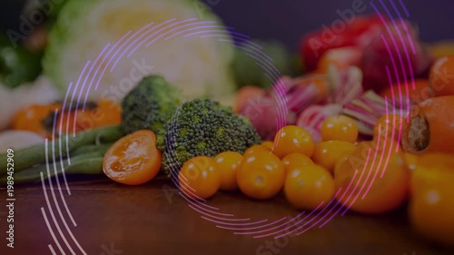 On play broccoli and tomatoes staying still while rings rotating and pulsing, highlighting color