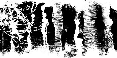 Textured vertical columns with organic webbed pattern