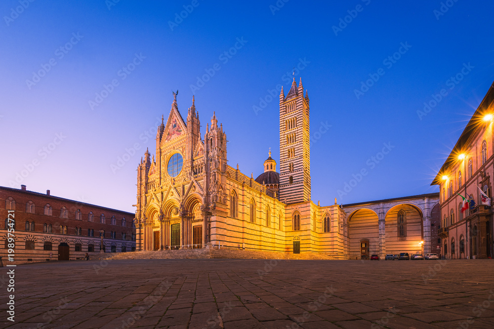 Fototapeta premium In the historic center of Siena
