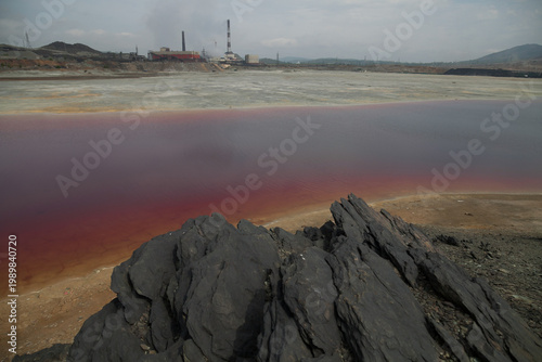 Foto The plant discharges waste into water. Ecological catastrophy.