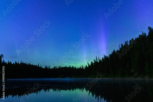 Fotografija Aurora Over Mirror Lake