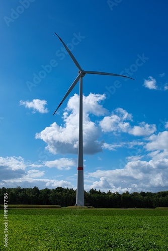 Großes Windrad zur Stromerzeugung
