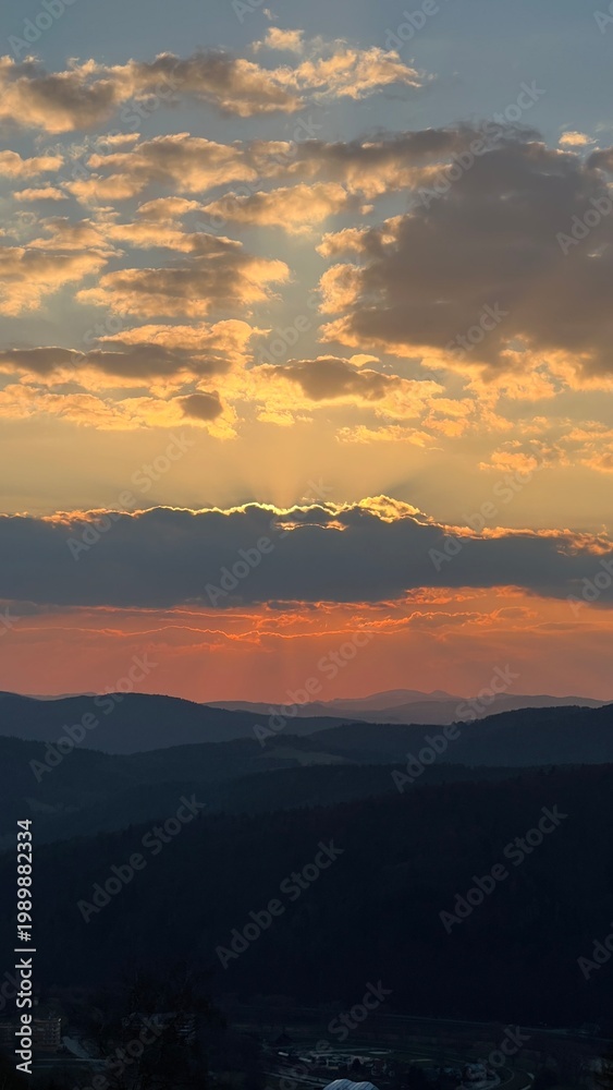 Fototapeta premium Wschód słońca, Beskid Sadecki, Muszyna