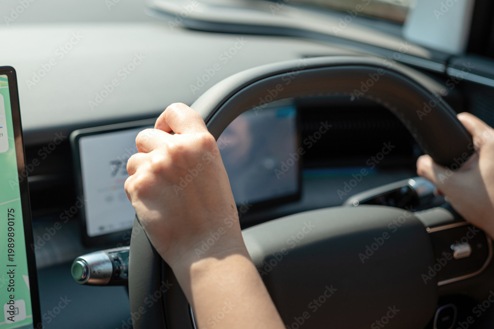 Ταπετσαρία Action of a driver is gripping on steering wheel to control the car during driving