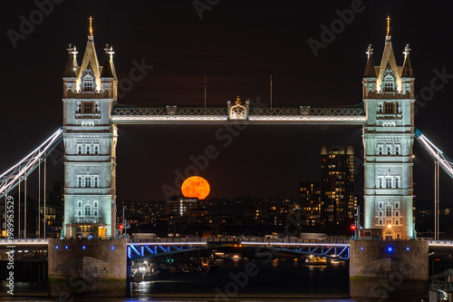 Φωτογραφία Moonrise Over Tower Bridge London
