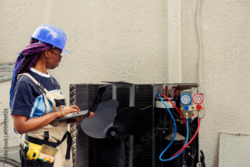 Фотография Qualified electrician commissioned to optimize HVAC system efficacy, ensuring it operates at maximum ability