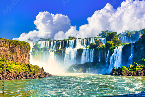 世界遺産・イグアスの滝と雲合成