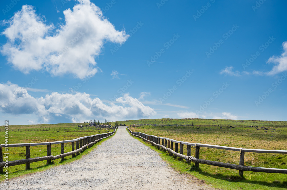 Fototapeta premium 美ヶ原高原 ビーナスライン終点の風景