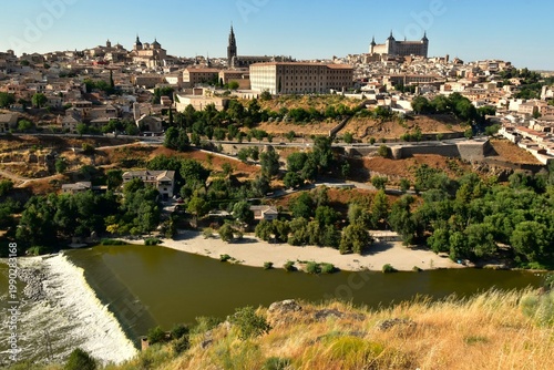 La ville de Tolède en Espagne surplombant le fleuve Tage