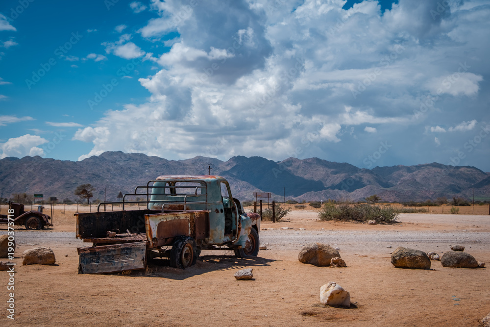 Foto Rusty old trucks in Solitaire, Namibia