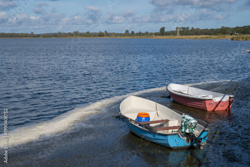 Zwei Fischerboote im Hafen, Mönchgut, Insel Rügen, Ostsee, Mecklenburg-Vorpommern, Deutschland