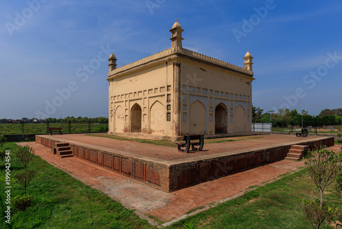 Obraz na plátně Shair Shah Soori period Post office at Wazir Abad belong to 15th centaury
