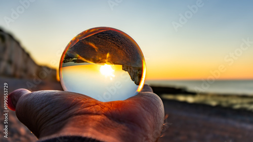 Foto Mit der Glaskugel den Sonnenuntergang fotografieren