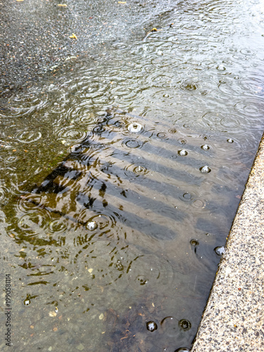 Cuadro en lienzo Rain water flows up out of clogged drain cover