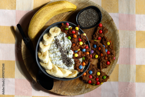 breakfast bowl with Americano cookies and banana