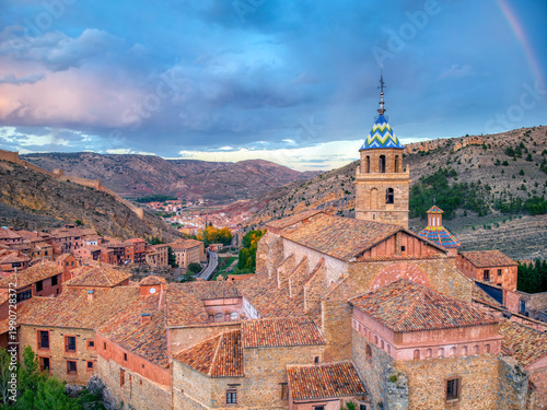 Views of Albarracin with its cathedral in the foreground.