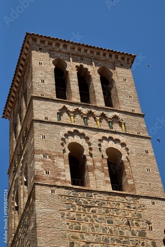 Le clocher de style Mudéjar de l’église Saint Thomas à Tolède