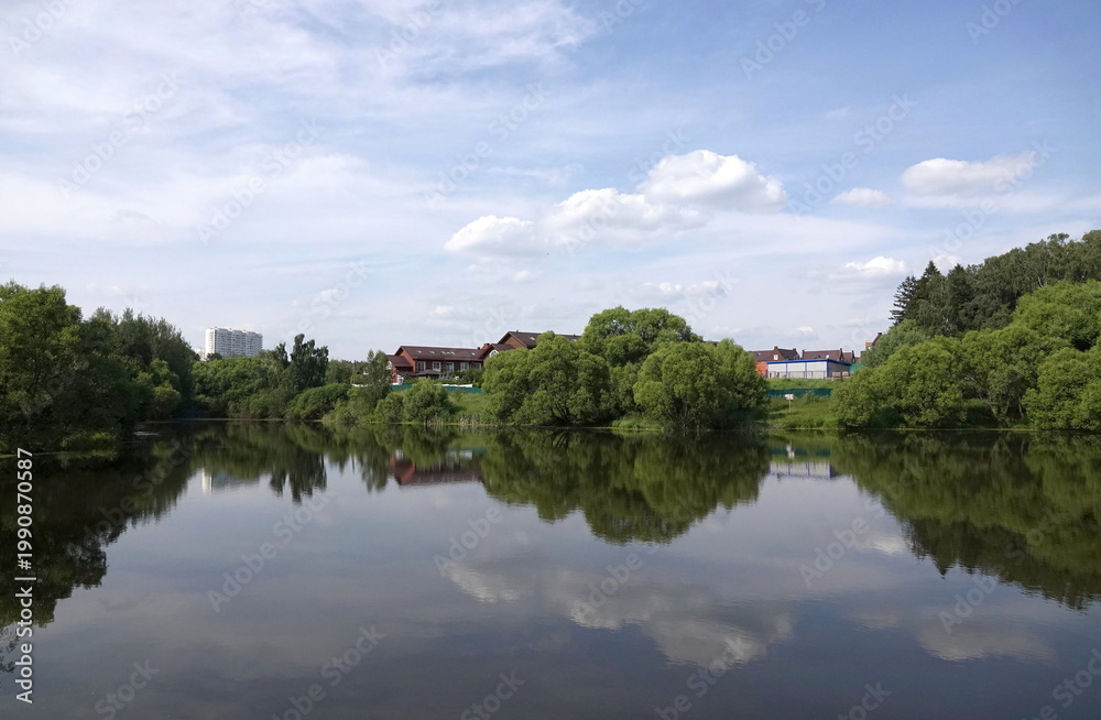 Obraz premium Lapshinsky pond in the village of Lapshinka, Moscow