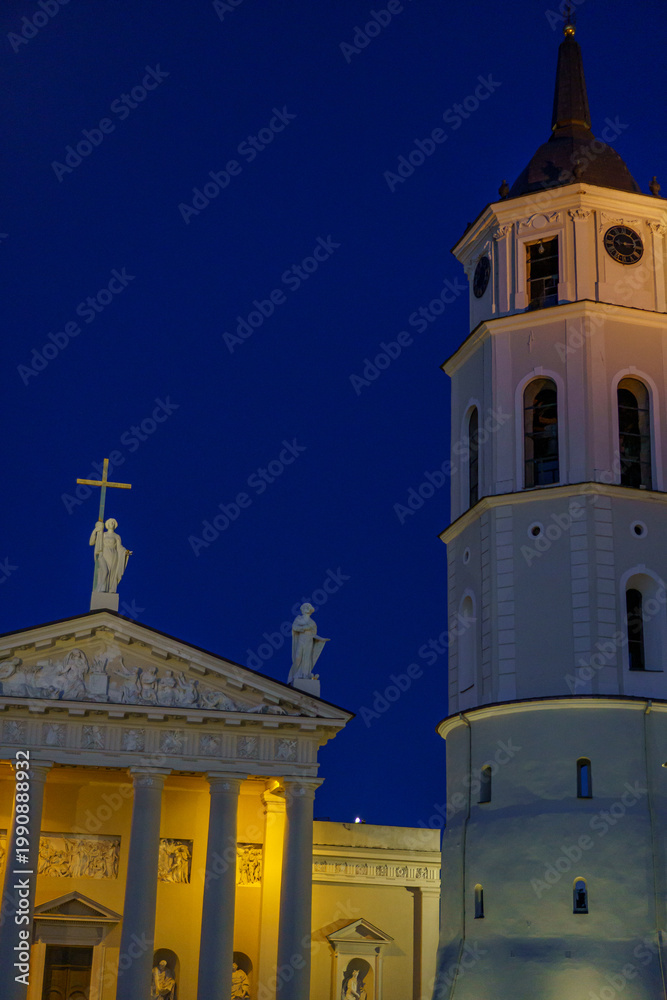 Obraz premium Vilnius in Litauen in der Nacht