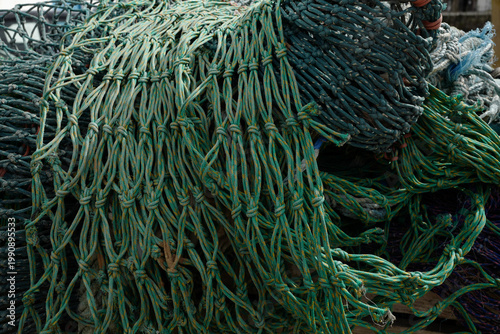 Foto Studies of fishing nets on the south east coast of Cornwall, harbour-side in the