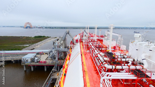 Cuadro en lienzo Natural gas export operations at Cheniere Sabine Pass LNG facility