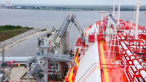 Fotografie Natural gas export operations at Cheniere Sabine Pass LNG facility