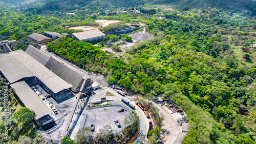 Foto Cement plants that use limestone mined and processed from quarries located within the Cafuringa Environmental Protection Area