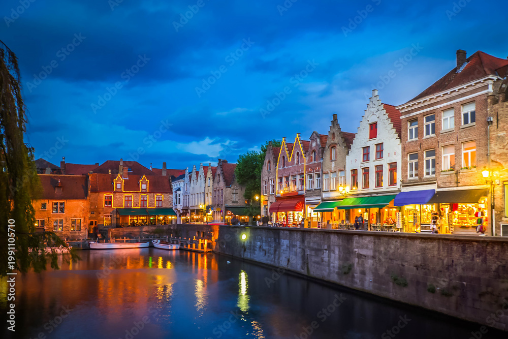 Fototapeta premium night scene of old town with canal in Brugge, Belgium