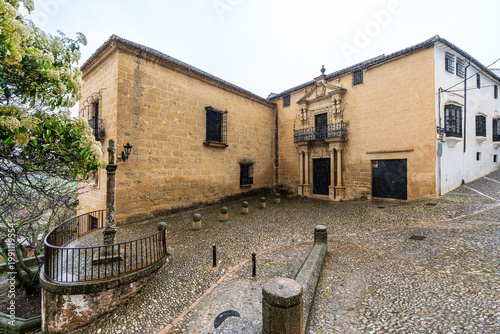 Quadro su tela Palace of the Marquis of Salvatierra and stone cross in Ronda, Spain