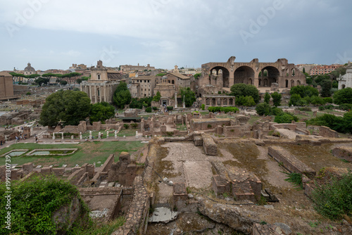 Fotografie Roman Forum ruins from Palatine Hill Belvedere Terrace - Rome, Italy