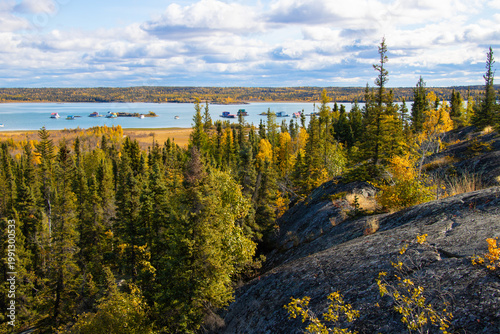 Photos Rocky boreal forest overlooking Great Slave Lake in Yellowknife, Canada